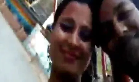 Fa capolino dietro video erotico sex il travestimento Bionde