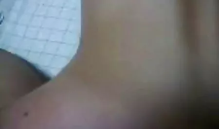 Giovane Hottie scene erotiche lesbo ama il sesso