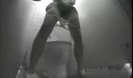 Fatti cartoni erotici in casa anale in mutandine e calze