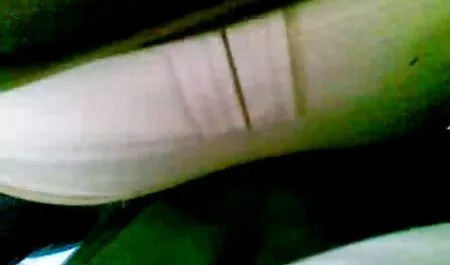 Diteggiatura sulla sedia giochi erotici porno davanti alla Webcam