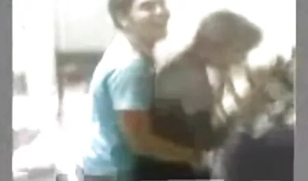 Sesso orale con gli studenti nello spogliatoio film erotici in lingua italiana