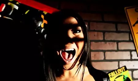 Porno Mortal film erotico violento Kombat con Giada e Китаной