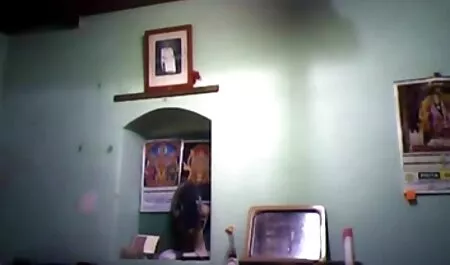 Gloria sala sculacciata in video super erotici bagno