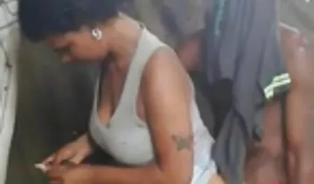 Porno Gioco con il video erotici in lingua italiana cameriera